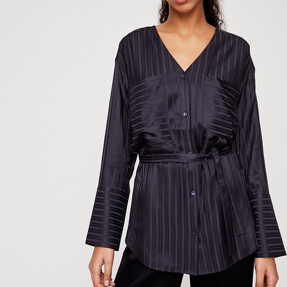 Aritzia Tops - Aritzia- Zelie Shirt